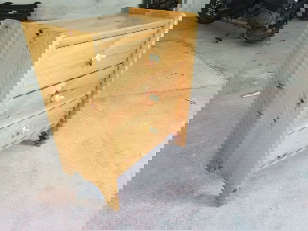 Κομοδίνο μασιφ Σουηδικό με τρία συρτάρια