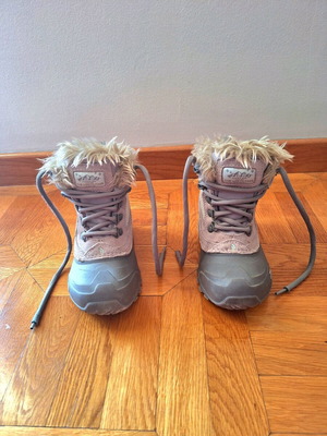 The North Face kids snow boots like new, gray, size 28