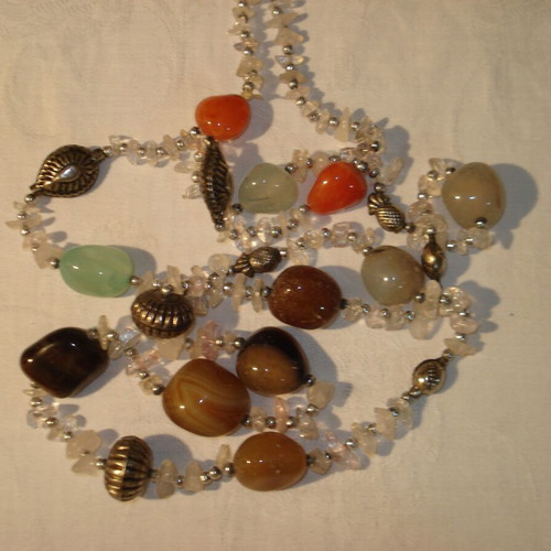 Long necklace with onyx stones in various colors 135cm like new