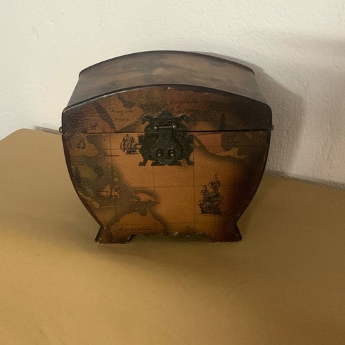 Vintage box used, decorative with broken handles and lock
