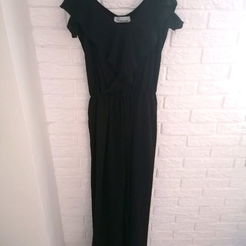 One-piece jumpsuit with ruffles like new, black, size M