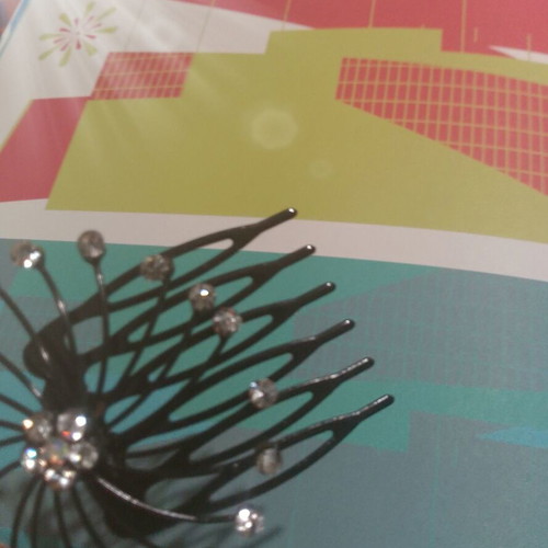 Hair comb with rhinestones and decorative design