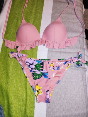 Women's swimsuit like new, salmon with patterns and ties, size S