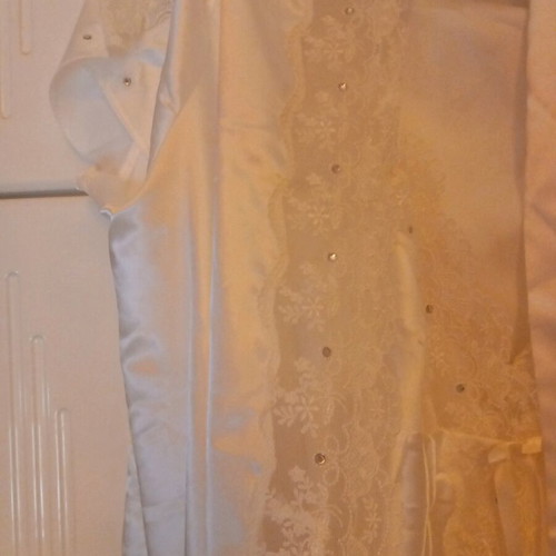 white baby doll, size 40, satin with a unique robe (original price 100 euros)