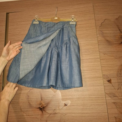 Le Trone Noir girls' shorts size 14, skirt style, blue, like new