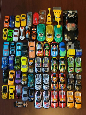 Παιχνίδια αυτοκίνητα μεταχειρισμένα, πακέτο 64 με μηχανική κίνηση