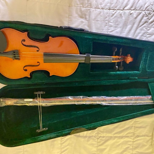 Wooden violin used for beginners with bow and case
