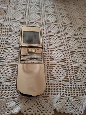 Nokia 8800 σαν καινούργιο με γνήσια θήκη