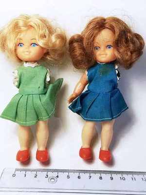 Dolls pack of two plastic girls without arms used