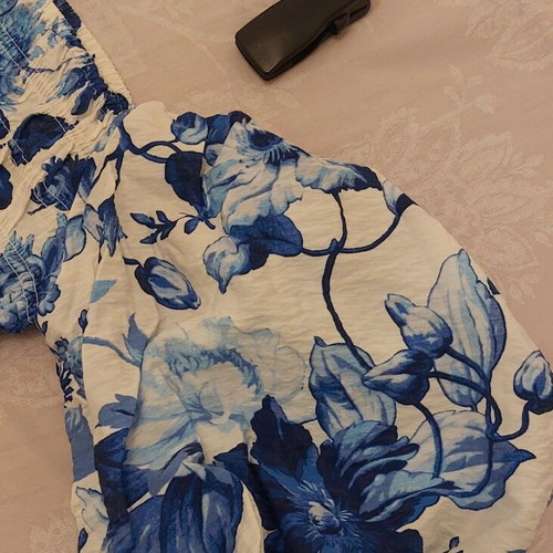 H&M Cropped Off Shoulder Top new, floral, medium, blue shades