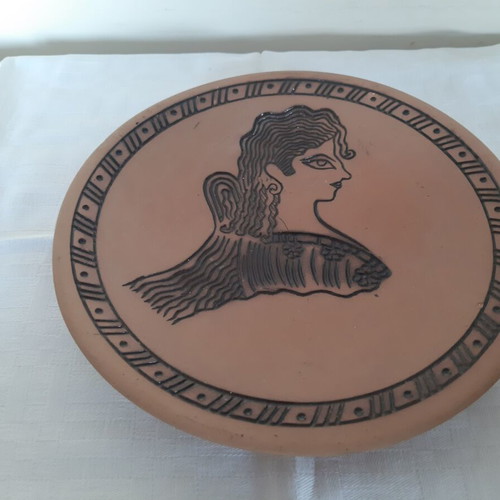 Ceramic plate with Minoan Parisienne design, like new, 19.5cm