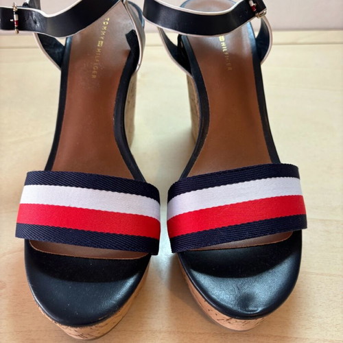 Tommy Hilfiger platform shoes new, size 39.5