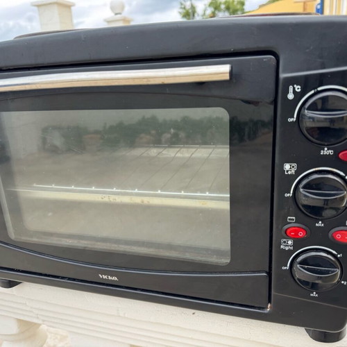 Ovens used, one large and one small with hot plates
