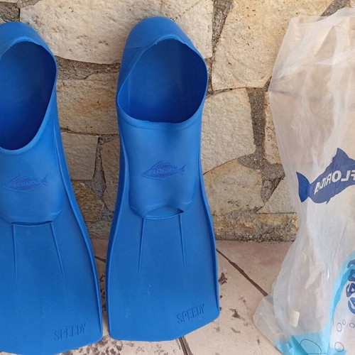 Swim fins like new, size 42-44 with original packaging