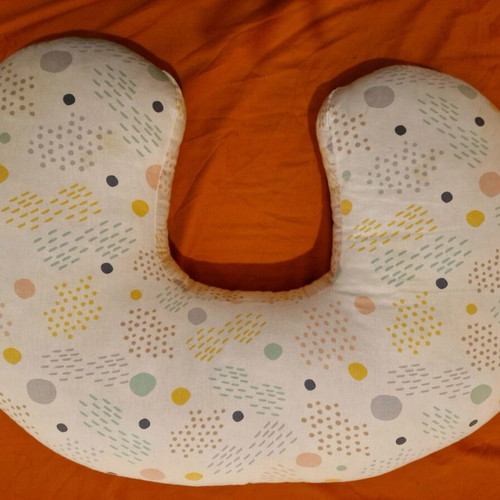 Kikka Boo nursing pillow used with zipper cover