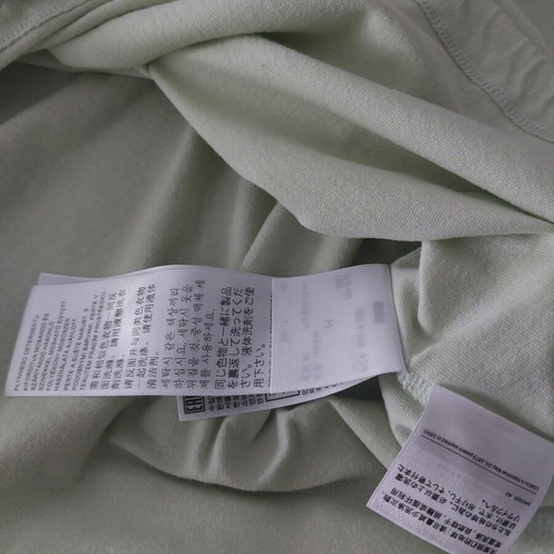 Levi’s women’s t-shirt size M like new, light green