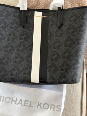 Michael Kors tote bag new, black, shoulder style with inner pouch