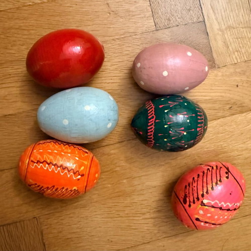 Set of 6 decorative wooden eggs handmade like new