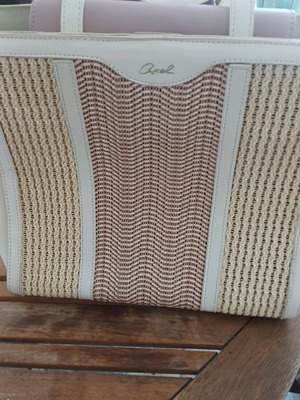 Axel handbag beige like new with magnetic closure