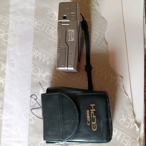 Canon ELPH-Z ADVANTIX camera like new with case