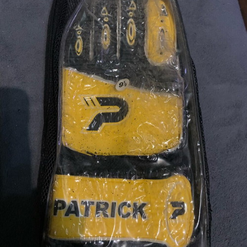Patrick goalkeeper gloves 9.5 new without tags