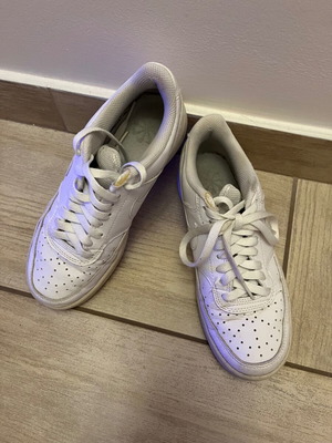 Nike unisex shoes size 37.5 used, white, athletic style