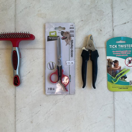 Dog grooming set used with double brush, thinning comb, nail clipper, tick remover
