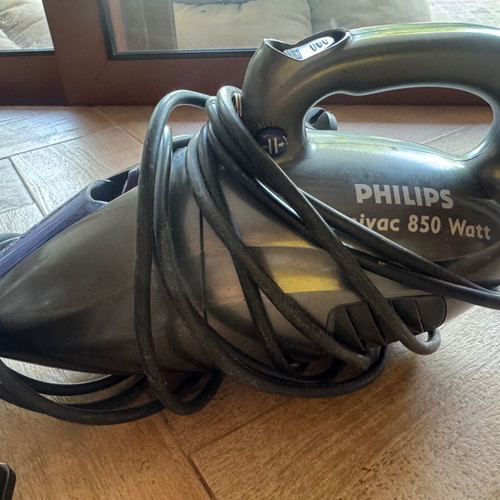 Philips 850W electric handheld vacuum like new
