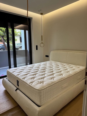 Dunlopillo Executive Mattress 200x160cm like new, medium soft