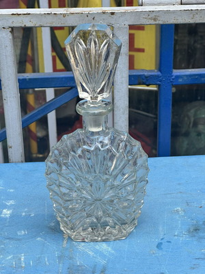 Vintage Crystal Whiskey Decanter with Stopper used, heavy cut glass