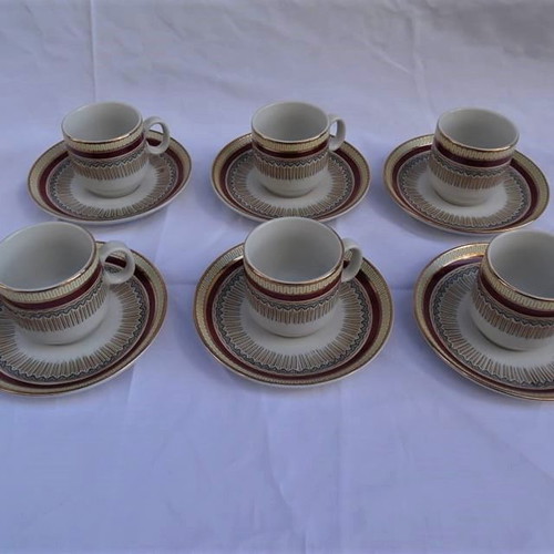 Porcelain cups set of six with meander design and gold finishes