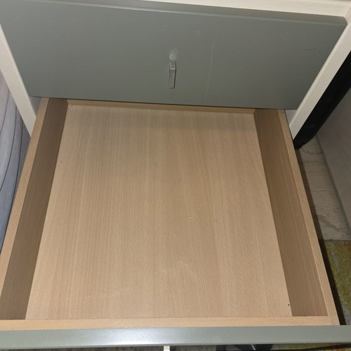 Modeco nightstand with 2 drawers used
