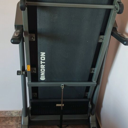 NORTON treadmill like new with programs and fan