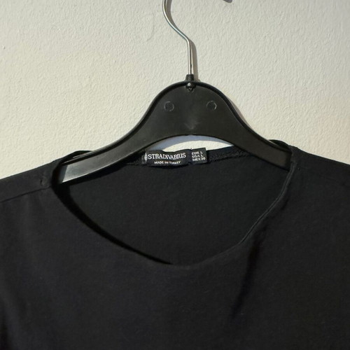 Crop top used black, size M from Stradivarius