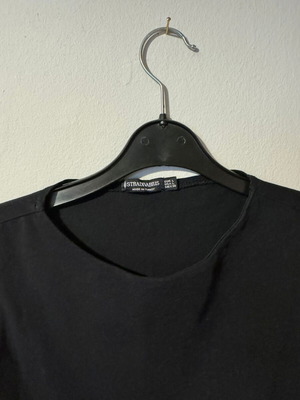 Crop top μεταχειρισμένο μαύρο, μέγεθος M από Stradivarius
