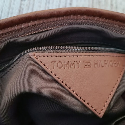 Tommy Hilfiger crossbody bag like new, red and brown