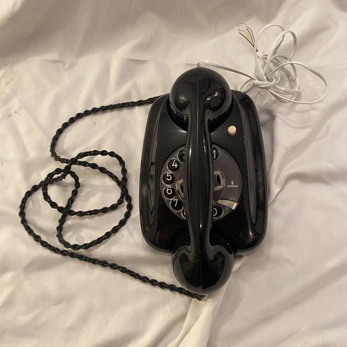 Siemens antique analog telephone used with vertical handset placement