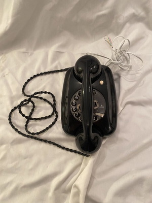 Siemens antique analog telephone used with vertical handset placement