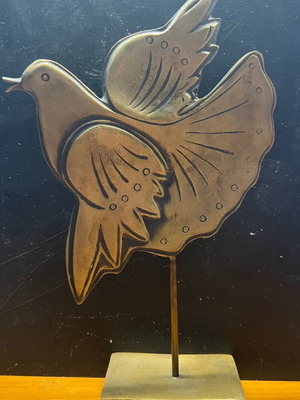 Pigeon bronze sculpture signed Stathopoulos - Pappas, like new