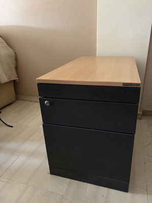 Dromeas office drawer unit like new with lock