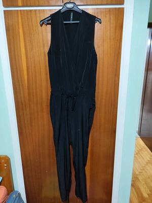Stradivarius black sleeveless jumpsuit medium like new