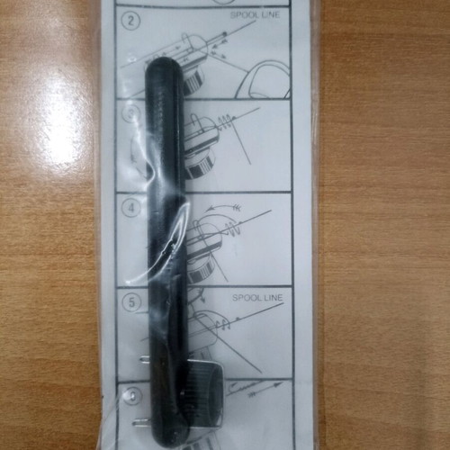 Hook tying mechanism for small hooks new