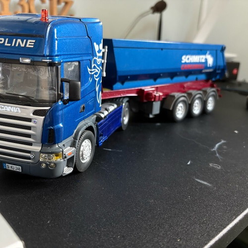Scania 1/32 siku used with new batteries