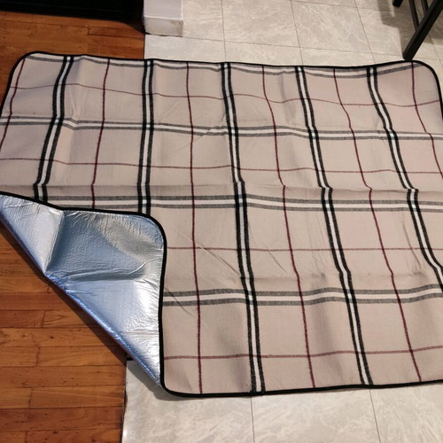 Picnic blanket like new, waterproof thermal insulation 1.65x1.30m