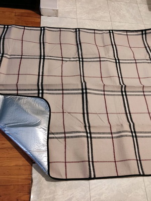 Picnic blanket like new, waterproof thermal insulation 1.65x1.30m