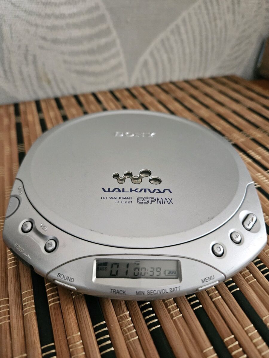 Sony CD Walkman D-E221 like new,… - € 50,00 - Vendora.cy