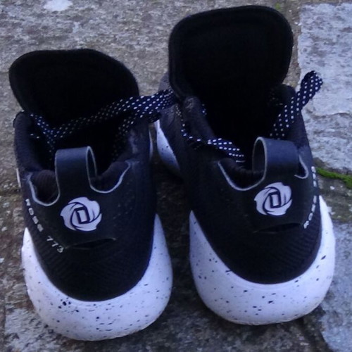 Adidas D Rose 773 kids basketball shoes like new, size 37