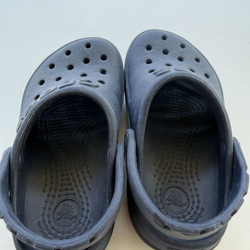 Crocs dark blue toddler shoes used, size C6 (EU 22-23)