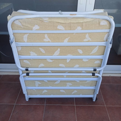 Folding bed with wheels and mattress used, very good condition