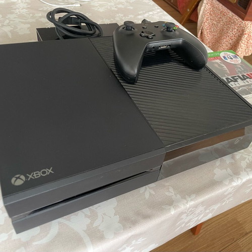 Xbox One 500GB used with 1 controller and games